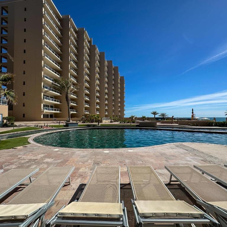 Ground Floor Modern Condo Steps to Beach & Pools - Apartamento - 43
