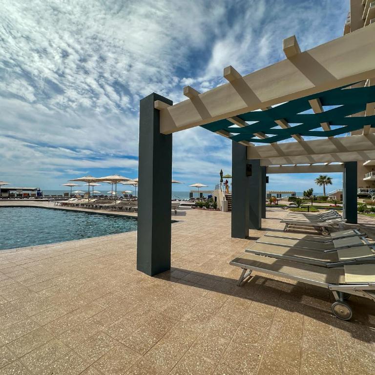 Ground Floor Modern Condo Steps to Beach & Pools - Apartamento - 81