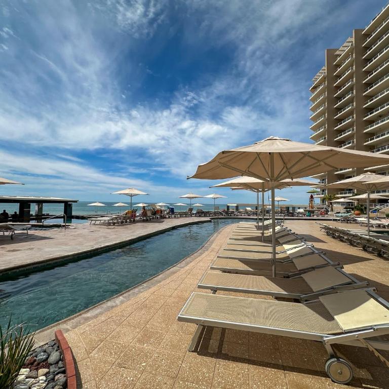 Ground Floor Modern Condo Steps to Beach & Pools - Apartamento - 88