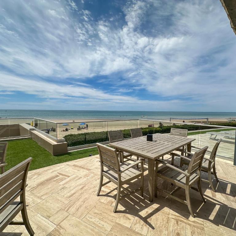Ground Floor Modern Condo Steps to Beach & Pools - Apartamento - 97