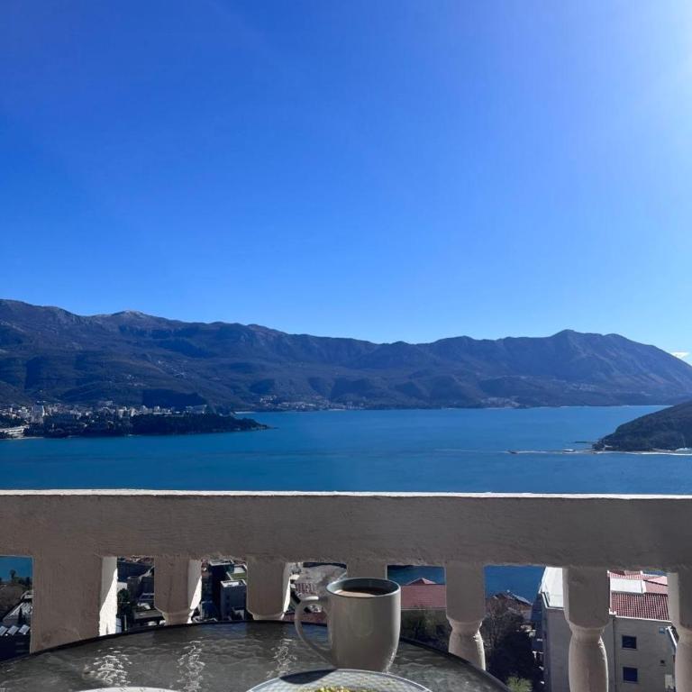 The High Hostel - Apartment with View and Balcony - 1