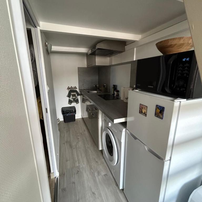 Studio entièrement rénové donnant sur jardin arboré dans le calme absolu - Appartement 1 Chambre - 4