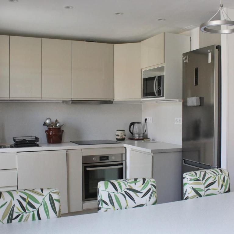 Spacious cocoon in Six-Fours-les-Plages - Apartment - 7