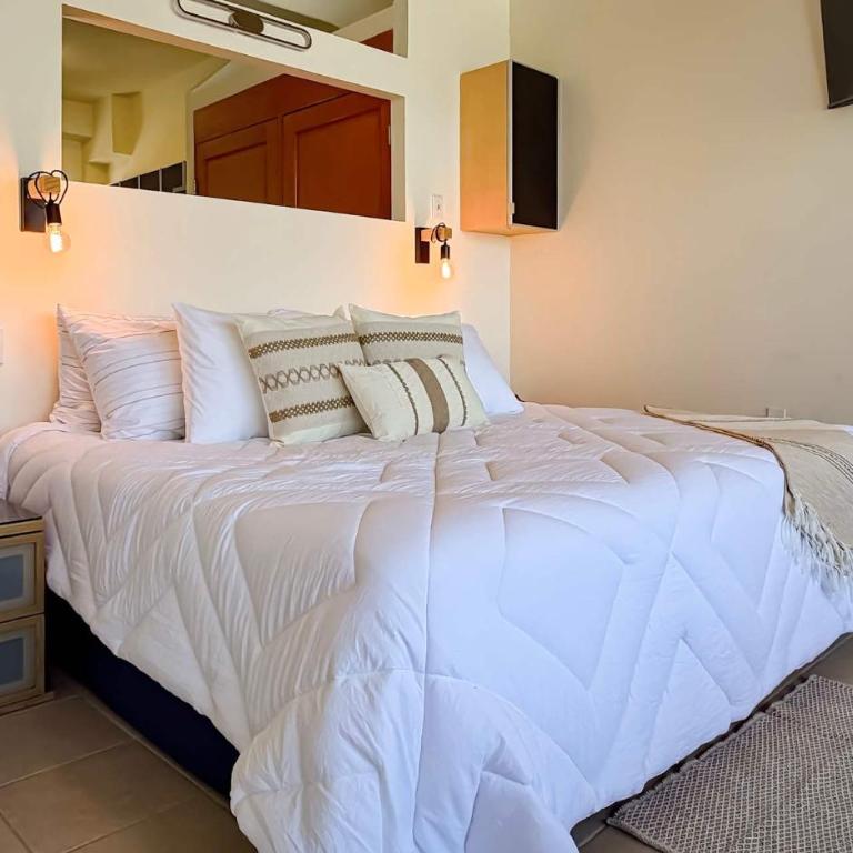 Ocean & Marina Views, Balcony & Rooftop Pool - Apartamento - 8