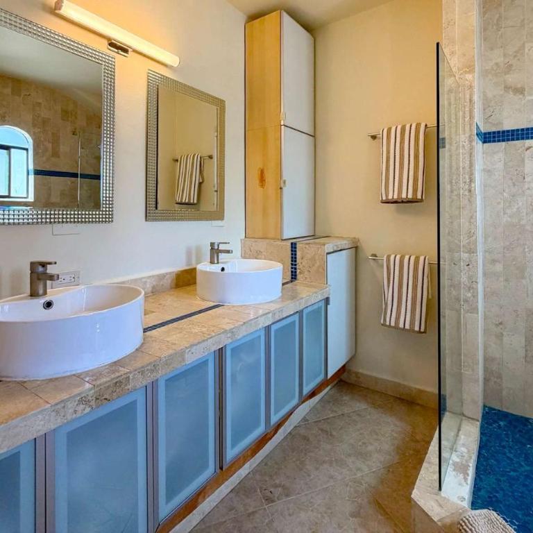 Ocean & Marina Views, Balcony & Rooftop Pool - Apartamento - 13