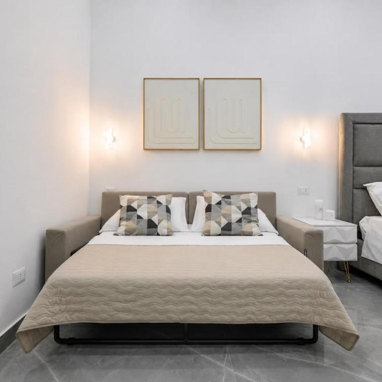 Giordano Suite Center - Camera Quadrupla con Bagno Privato - 1