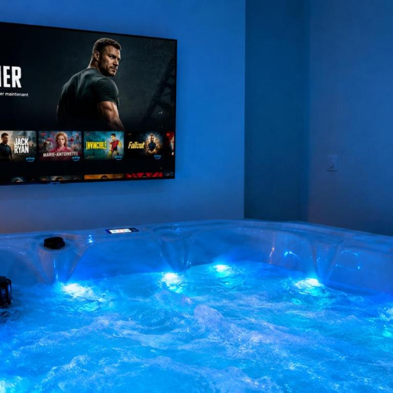Eaux Spa - Chambre Lit Queen-Size avec Baignoire Spa - 3