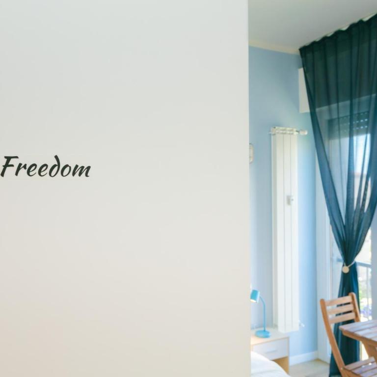 New Freedom Studio Tram 150m - One-Bedroom Apartment - 16
