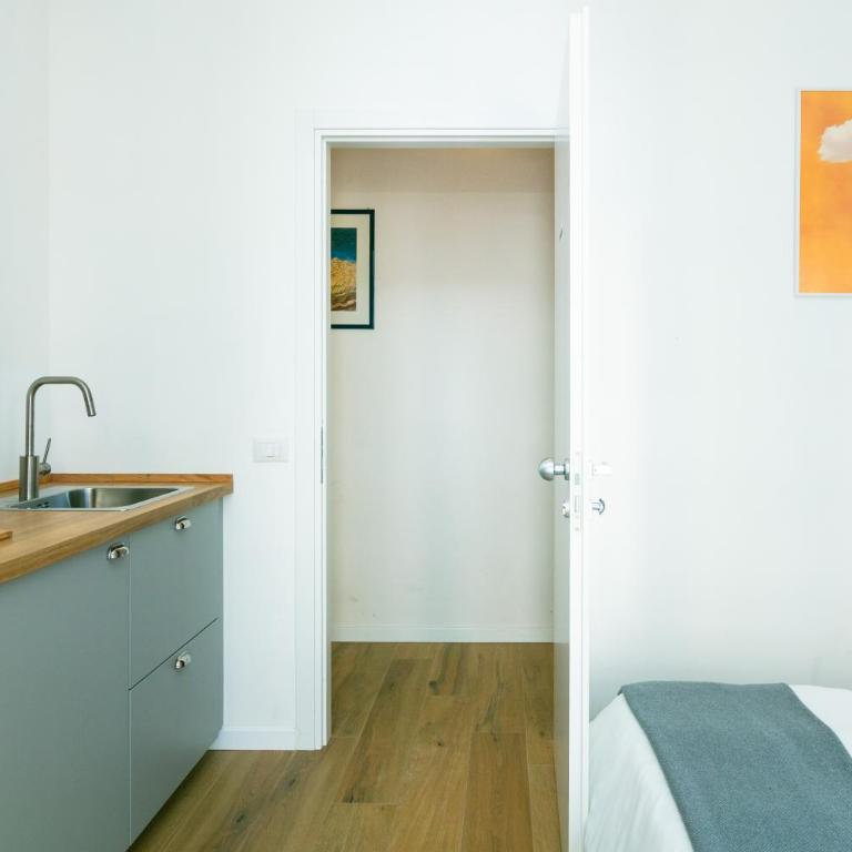 New Freedom Studio Tram 150m - One-Bedroom Apartment - 18