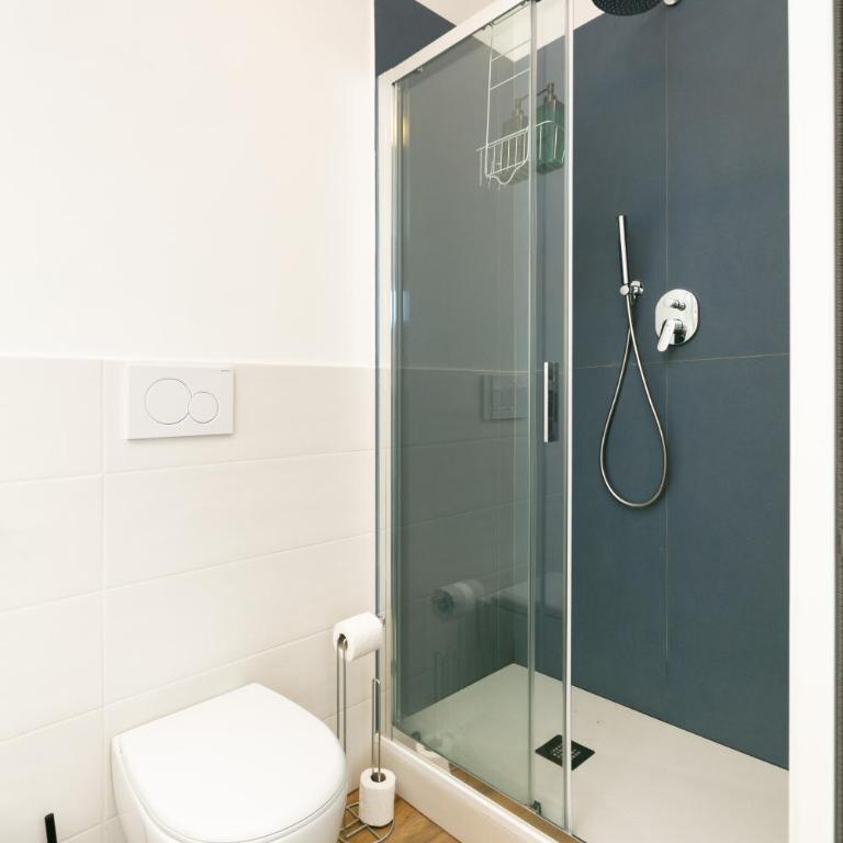 New Freedom Studio Tram 150m - One-Bedroom Apartment - 5