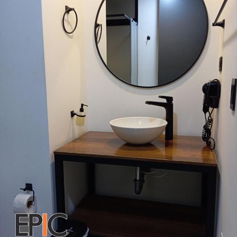 Epic Suite 307 Family Loft Airport - Suite Apartment - 19