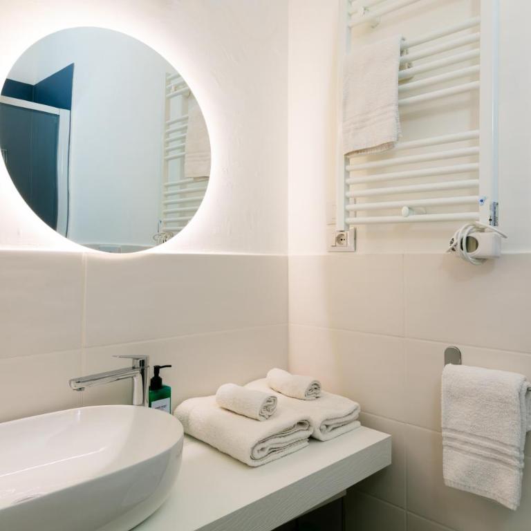 New Freedom Studio Tram 150m - One-Bedroom Apartment - 12