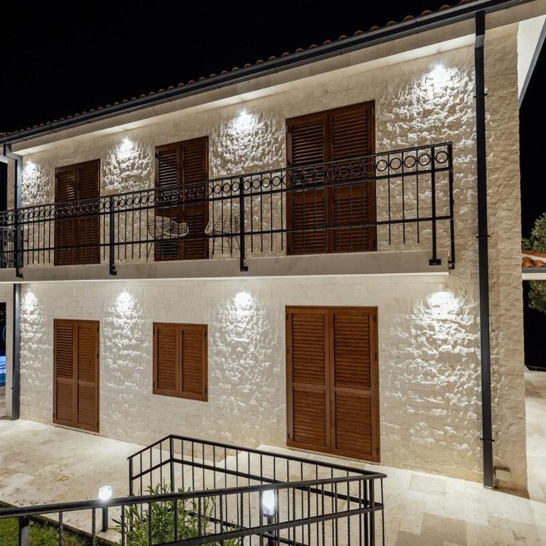 Lux Olive Garden Villa - Vila - 17