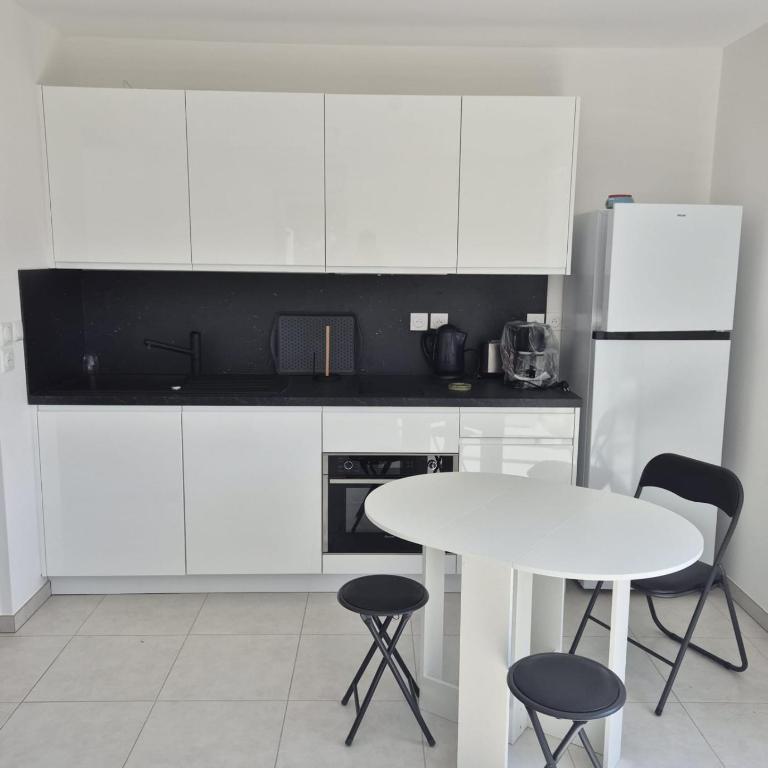 Apartment with terrace near the beach - Apartamento - 3