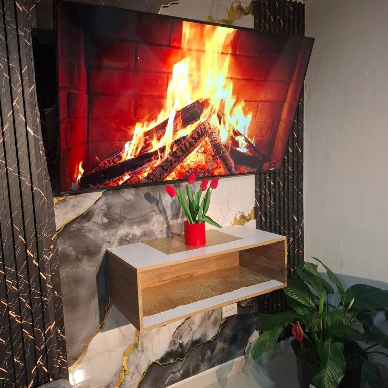Premium Suite with Private Jacuzzi, City Mountain - Three-Bedroom Apartment - 3