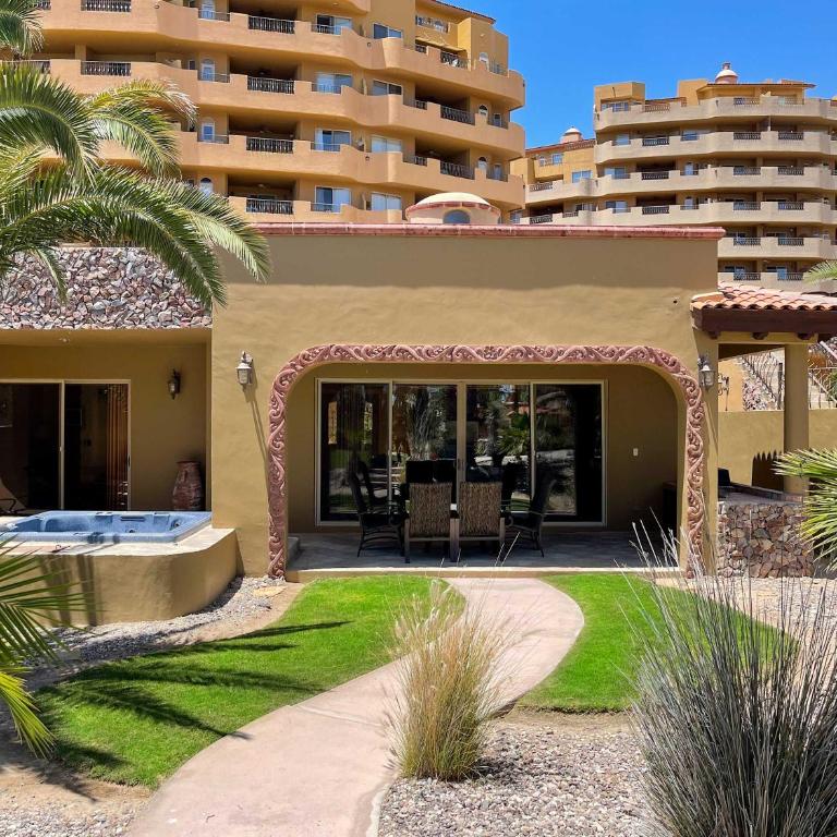 3BR Sandy Beach Villa Pools & Beach Access - Apartamento - 1