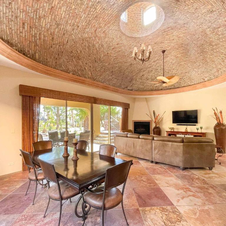 3BR Sandy Beach Villa Pools & Beach Access - Apartamento - 2