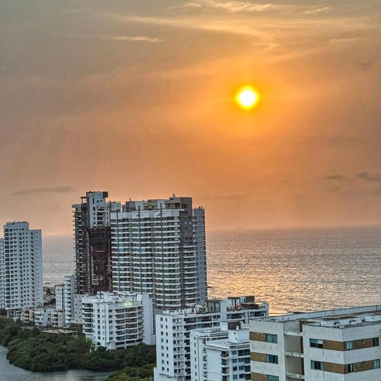 Sunset 47 Rooftop Stay - Three-Bedroom Apartment with View - 1