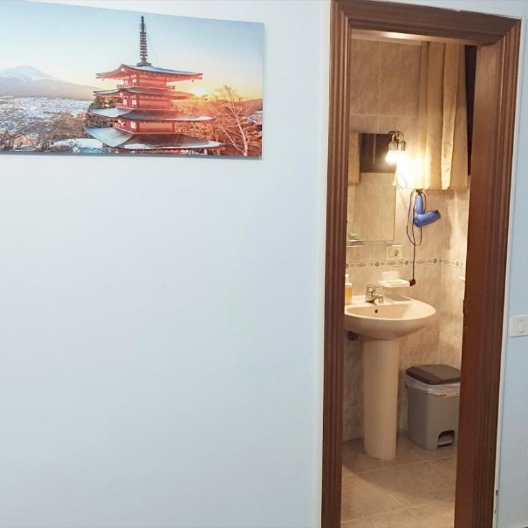 Los Cristianos Big Room with property bathroom in shared apartment - Habitación Individual con baño privado - 6