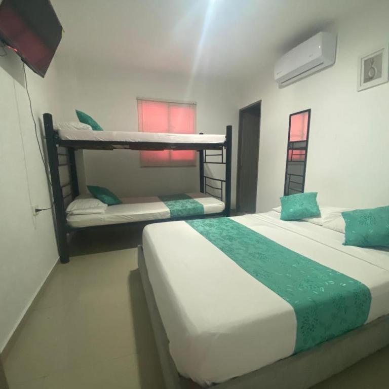 Shekinah House - Classic Quadruple Room - 26