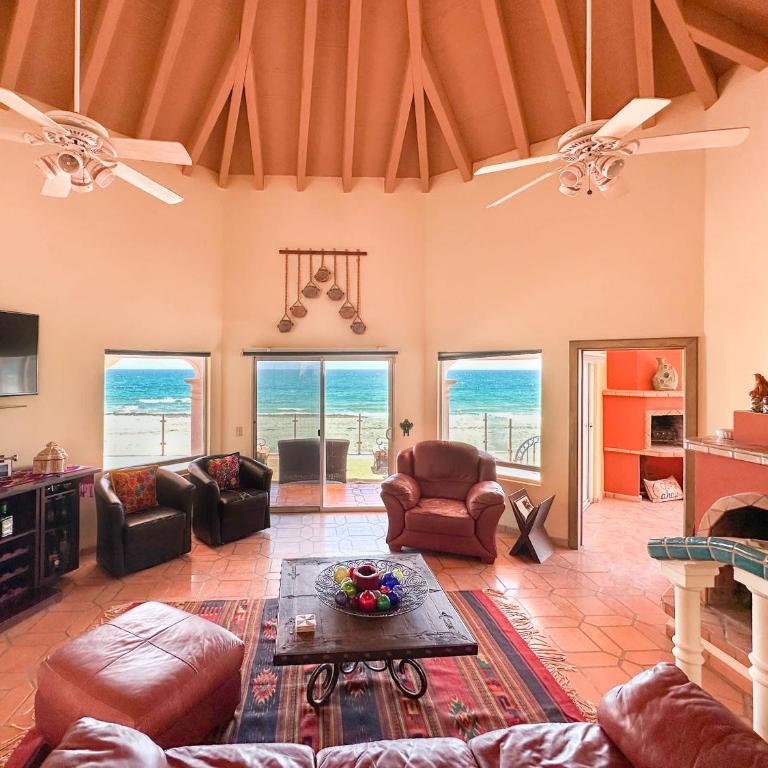 Your Beachfront Escape Close to Everything - Casa - 4
