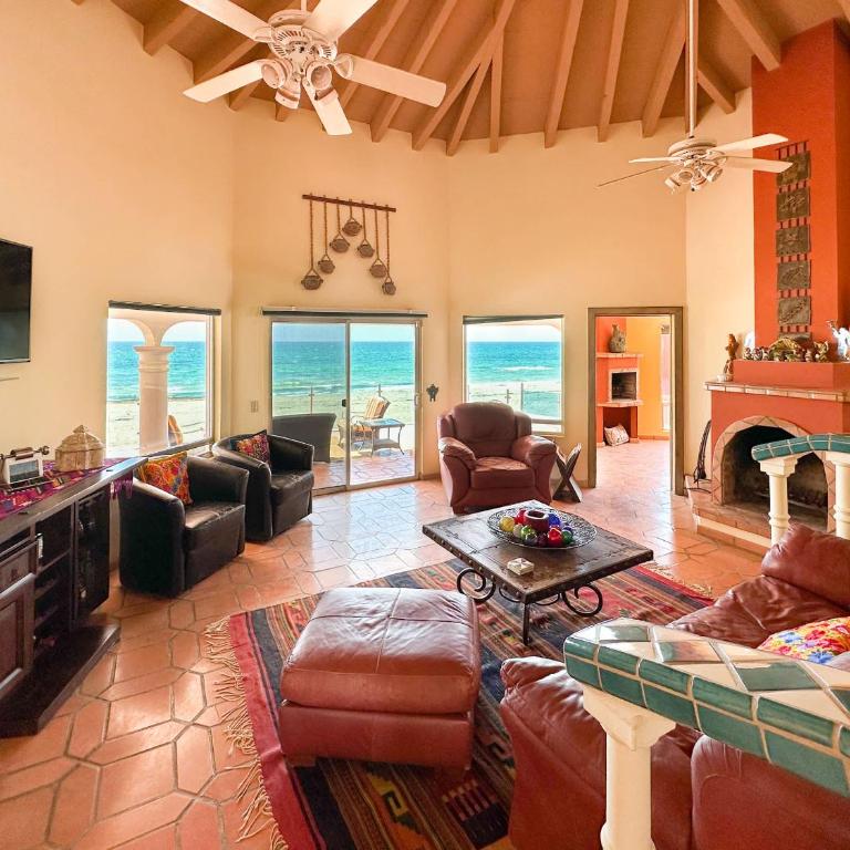 Your Beachfront Escape Close to Everything - Casa - 6