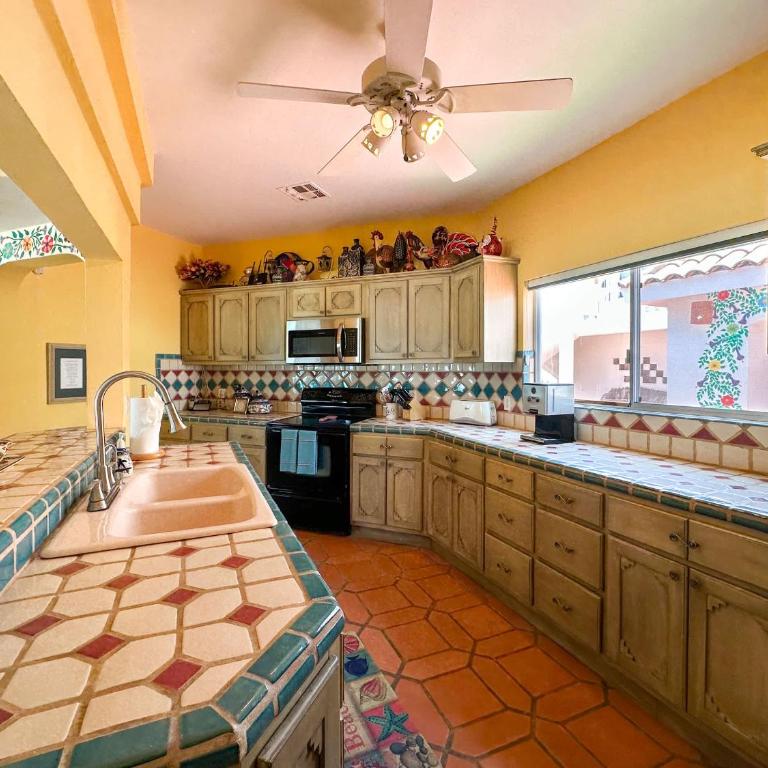 Your Beachfront Escape Close to Everything - Casa - 9