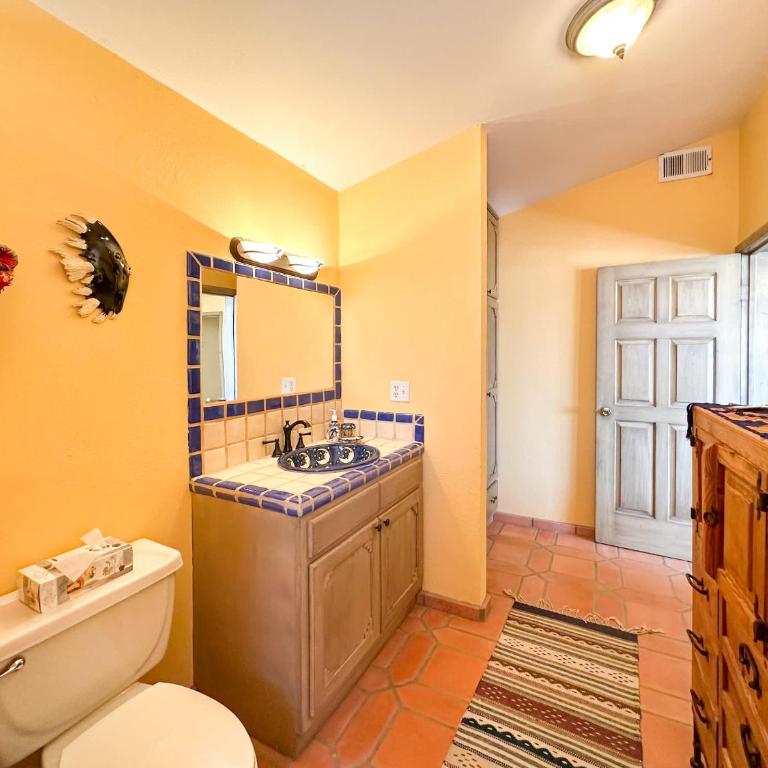 Your Beachfront Escape Close to Everything - Casa - 33