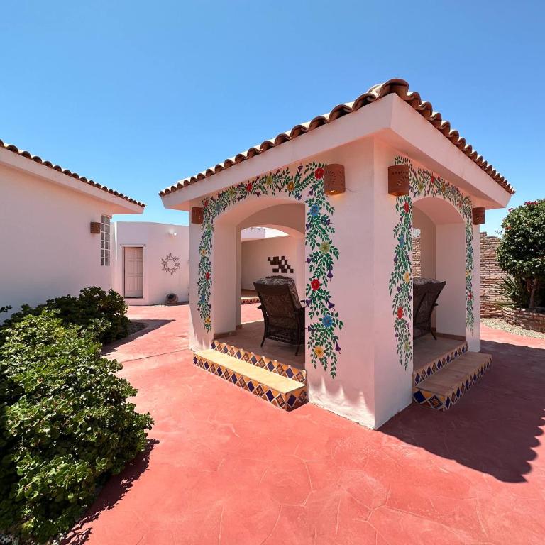Your Beachfront Escape Close to Everything - Casa - 38
