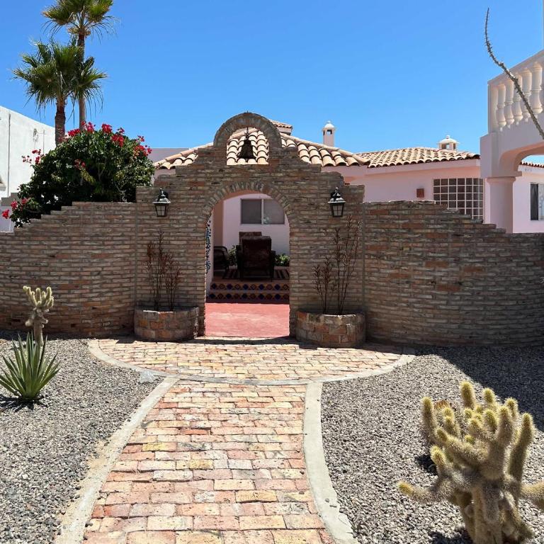 Your Beachfront Escape Close to Everything - Casa - 39