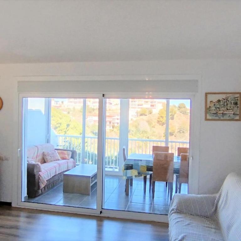 Apartamento en Llançà con gran terraza, admite mascotas, cerca de la playa - ES-170-7 - Apartment - 14