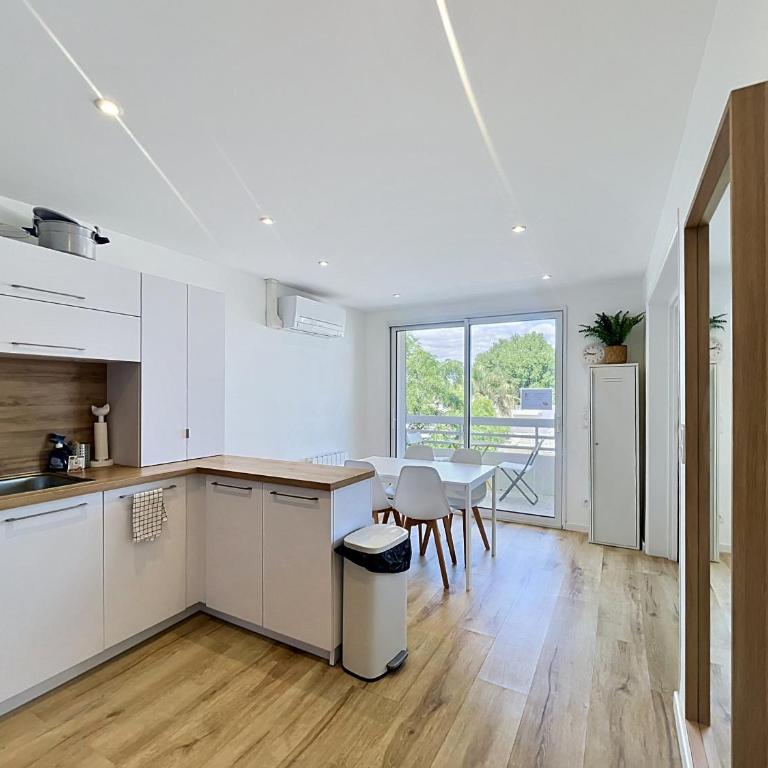 Palavas: Appart rénové F3 climatisé avec parking, 1ère ligne, accès plage, idéal pour 4 pers. - Appartement 2 Chambres - 1