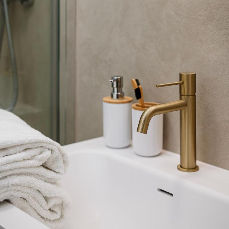 Studio confortevole Self check-in e collegamenti - Appartamento con 1 Camera da Letto - 5