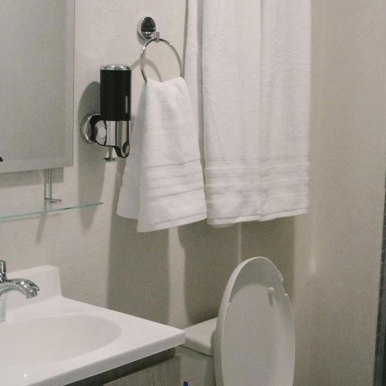 Apto nuevo cerca IJC, Hospital Civil Viejo con A/C - Apartamento con terraza - 5