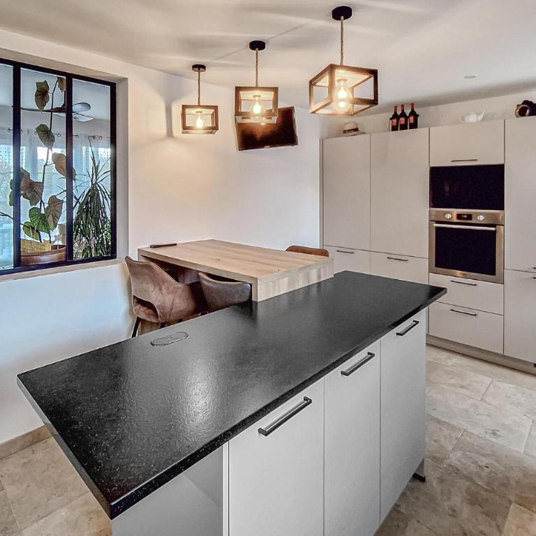 Belle Maison Rénovée - Maison 4 Chambres - 6