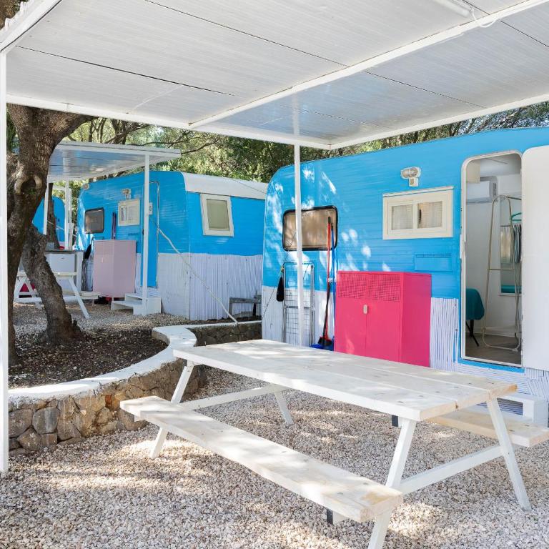 Camping Car Palmasera - Roulotte con Bagno Privato Esterno - 4