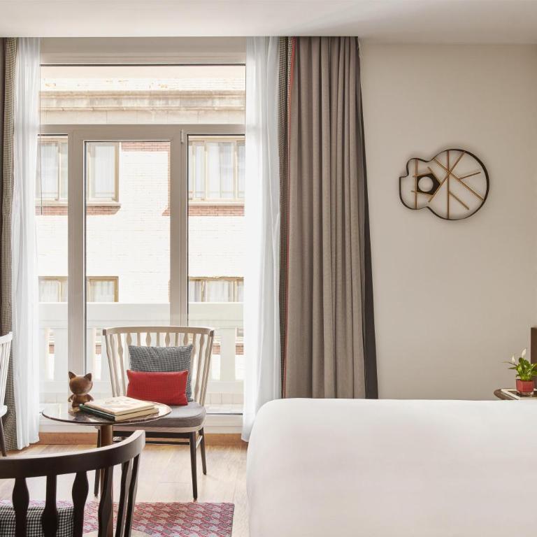 Hyatt Centric Gran Via Madrid - Chambre Lit King-Size avec Balcon - 6