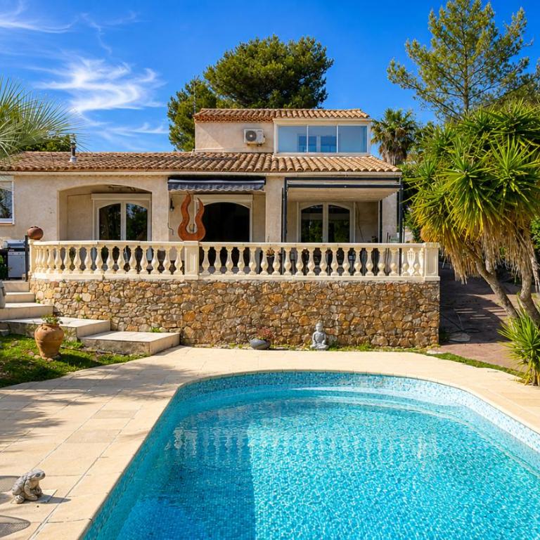 Charmante villa avec piscine et grand jardin - Villa 3 Chambres - 1