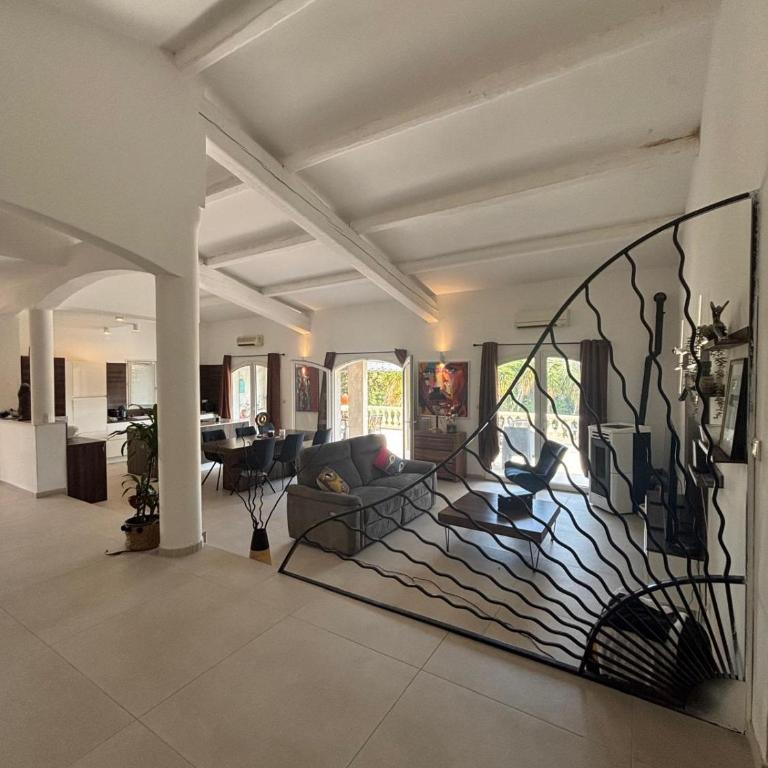 Charmante villa avec piscine et grand jardin - Villa 3 Chambres - 9