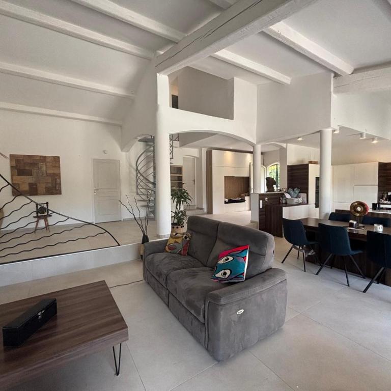 Charmante villa avec piscine et grand jardin - Villa 3 Chambres - 7