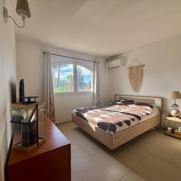 Charmante villa avec piscine et grand jardin - Villa 3 Chambres - 14