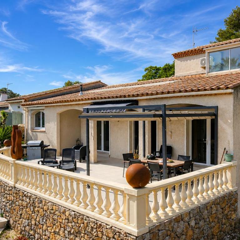 Charmante villa avec piscine et grand jardin - Villa 3 Chambres - 2