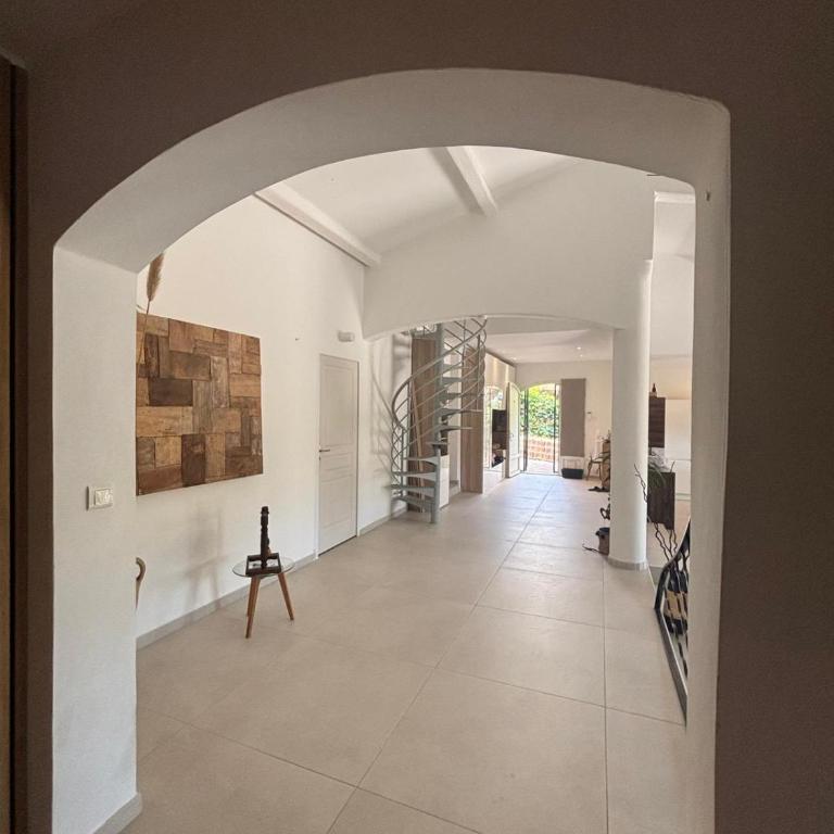 Charmante villa avec piscine et grand jardin - Villa 3 Chambres - 12