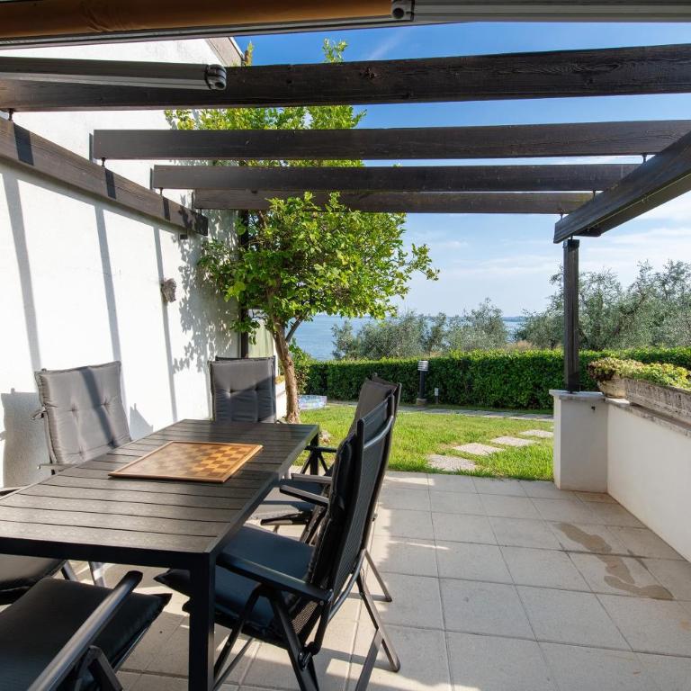 Casa dei limoni Steps to Garda Lake - Two-Bedroom House - 2