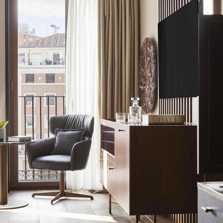Thompson Madrid, by Hyatt - Chambre Lit King-Size avec Balcon - 3