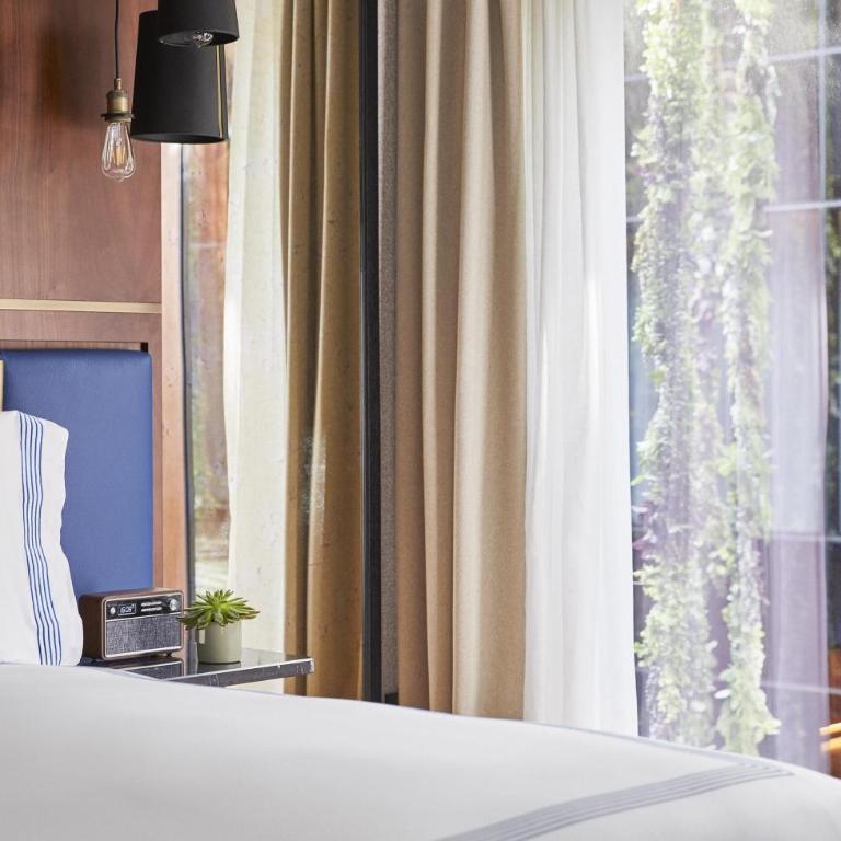 Thompson Madrid, by Hyatt - Chambre Lit King-Size Deluxe - 5