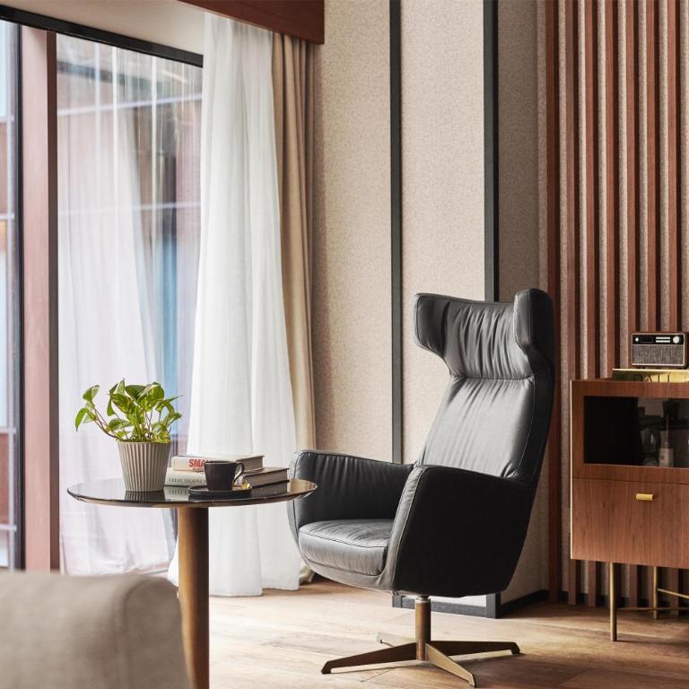 Thompson Madrid, by Hyatt - Chambre Lit King-Size Deluxe - 11