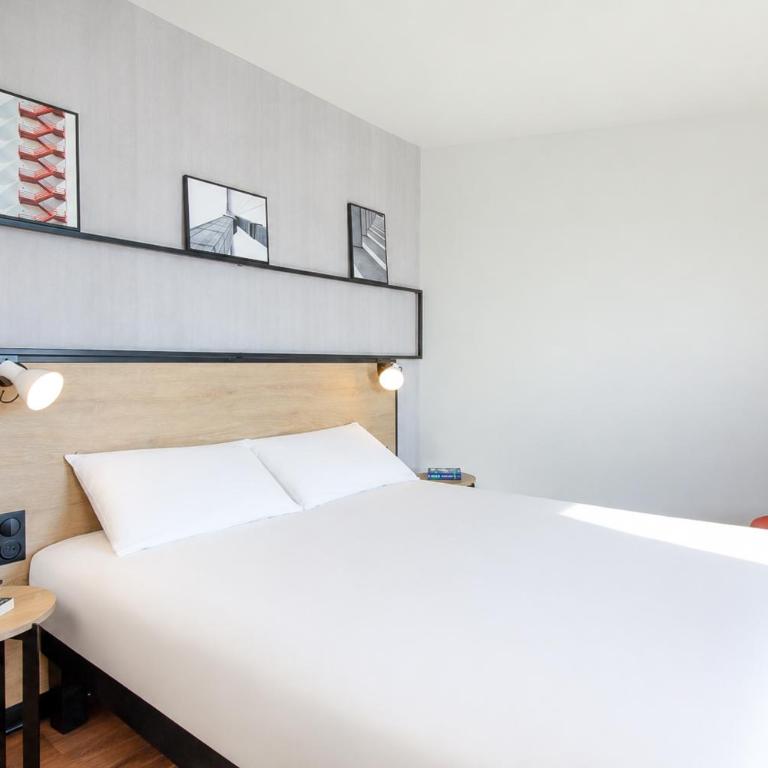 Ibis Clermont-Ferrand Centre Stade - Chambre Triple avec 1 Lit Double et 1 Canapé-Lit - 9