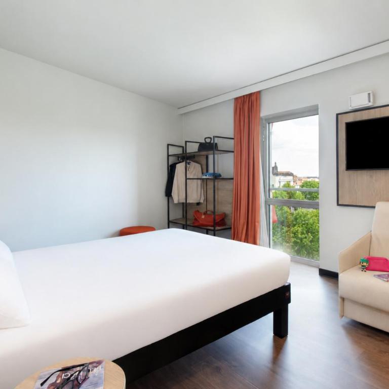 Ibis Clermont-Ferrand Centre Stade - Chambre Triple avec 1 Lit Double et 1 Canapé-Lit - 11