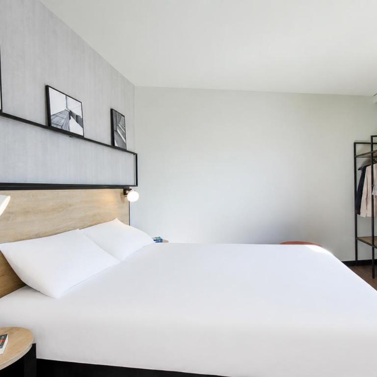 Ibis Clermont-Ferrand Centre Stade - Chambre Triple avec 1 Lit Double et 1 Canapé-Lit - 12